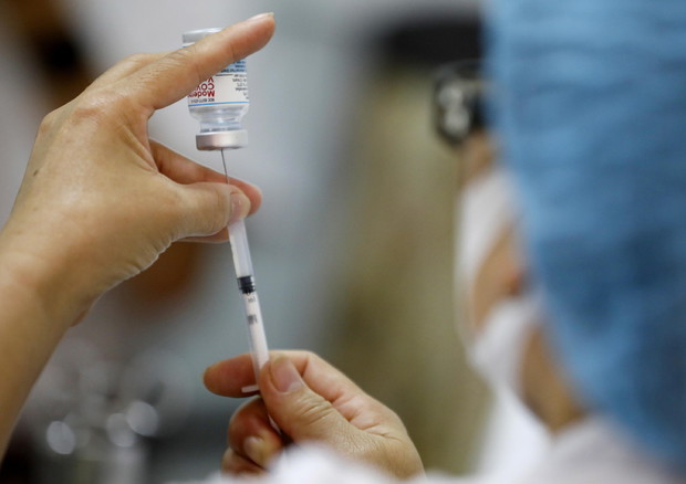 Pronto parere Aifa, ok alla terza dose vaccino anti-Covid © EPA