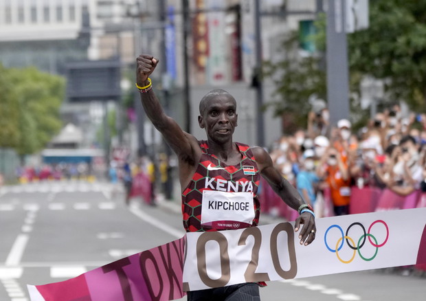 Kipchoge nella storia, vince la seconda maratona (ANSA)