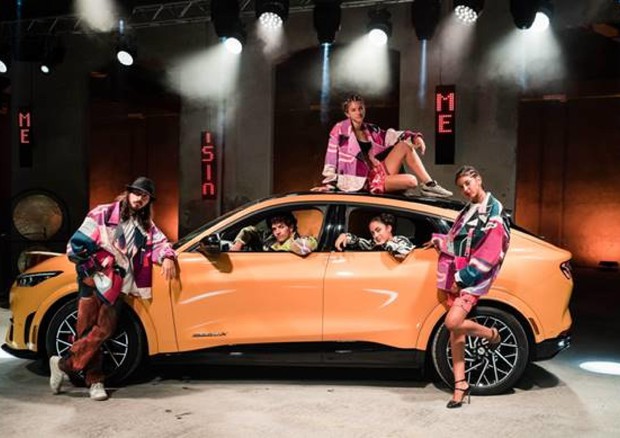 Watch Me, moda e musica per il reveal di Mustang Mach-E GT © Ufficio stampa