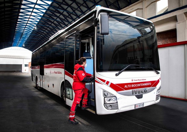 Iveco fornirà bus ad alto biocontenimento alla Croce Rossa © ANSA