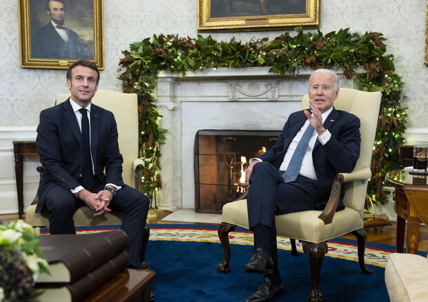 Macron e Biden (ANSA)