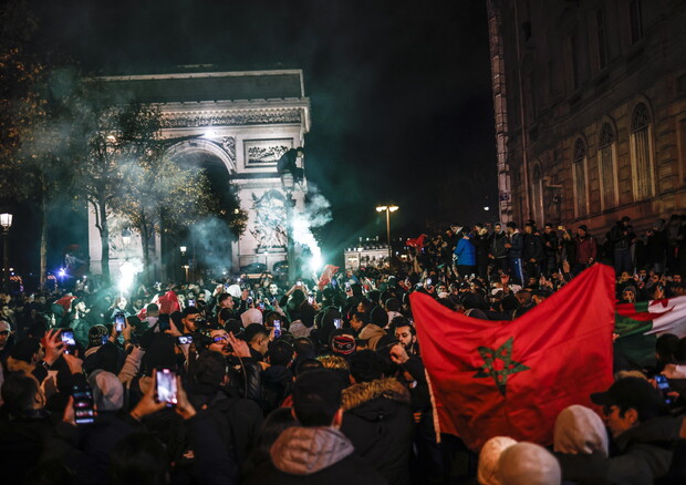 Francia e Marocco amici per una notte, e Parigi si blinda (foto: EPA)
