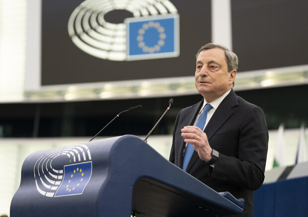 Draghi all'Europarlamento (foto: ANSA)