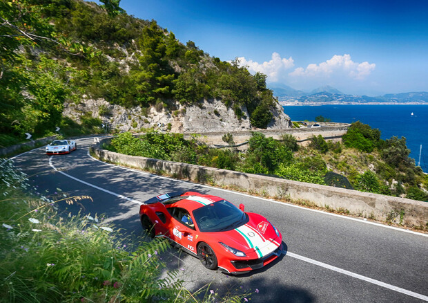 Ferrari Cavalcade, partito da Sanremo evento internazionale © ANSA