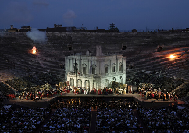 Il Nabucco 'risorgimentale' di Arnaud Bernard incanta l'Arena © Ansa