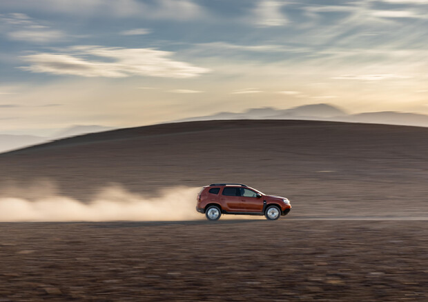 Dacia Duster alla conquista del deserto dell'Agafay © Adrien Cortesi