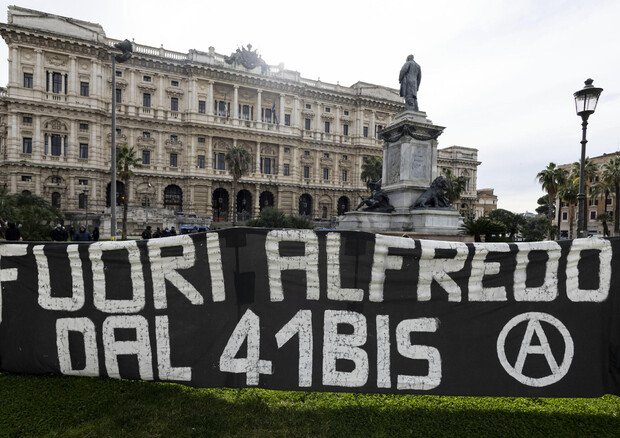 Un sit-in degli anarchici a Roma contro il 41 bis e in favore di Cospito (ANSA)
