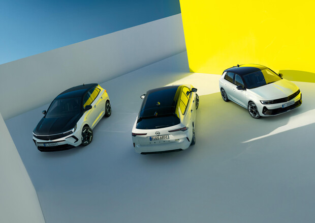 Opel lancia sportive GSe, ibride phev amiche dell'ambiente © Stellantis Opel
