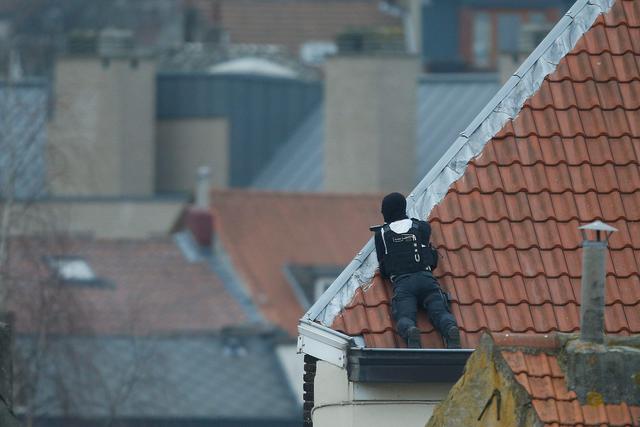 Shootout in Brussels during police raid © Ansa