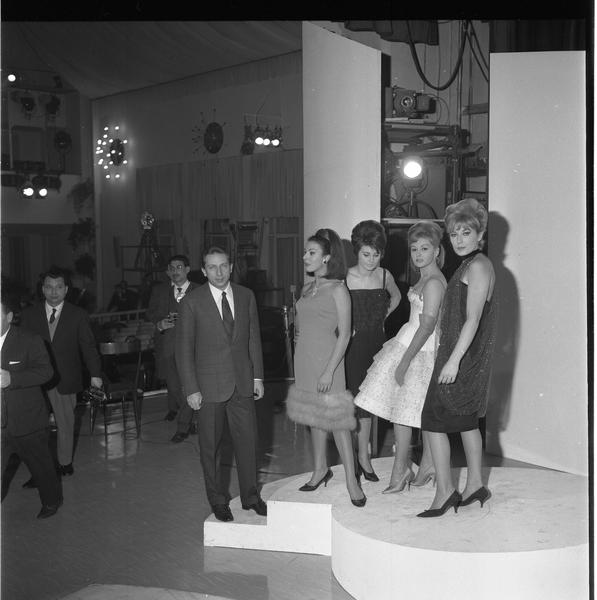 Mike Bongiorno e le vallette 1963