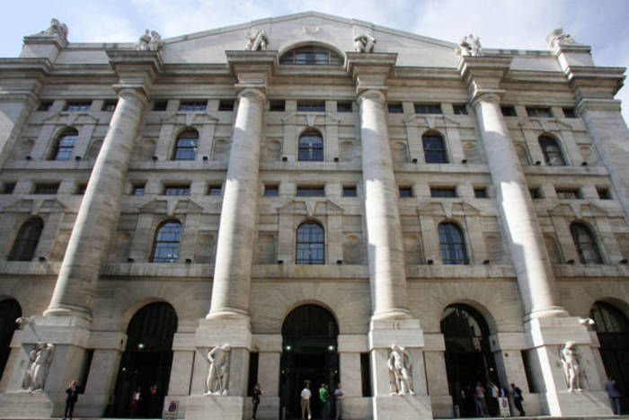 Borsa: Milano allunga il passo (+2,2%) - Economia