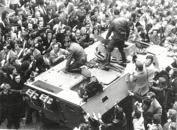 Portogallo, 40 anni fa la Rivoluzione dei garofani - Primopiano - Ansa.it