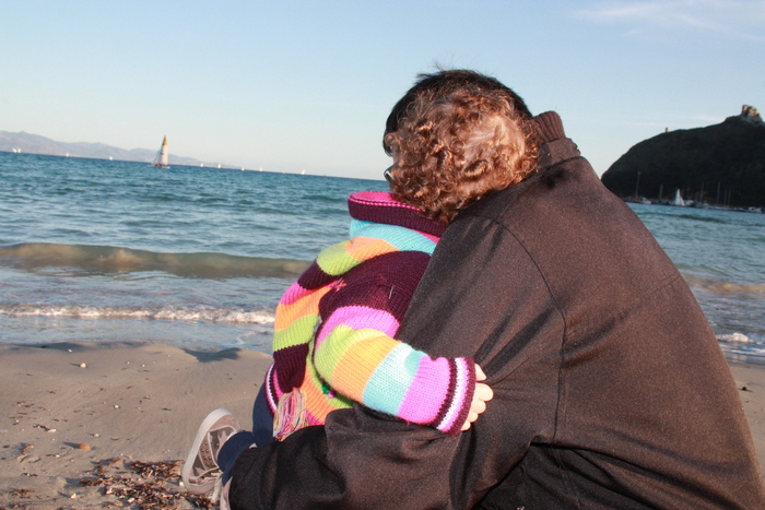 Francesca Turnu con il papà sulla spiaggia del Poetto a Cagliari (foto: ANSA)