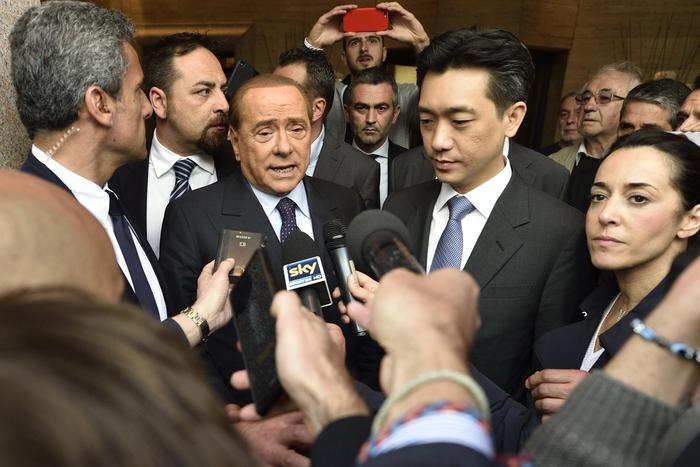 Silvio Berlusconi con Mister Bee (foto: ANSA)