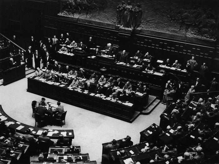 La Costituzione e De Nicola - Vittorio Emanuele Orlando presiede la prima seduta dell'ass Costituente (foto: ANSA)