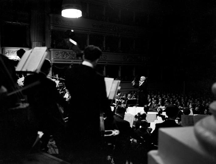 La campagna elettorale - Arturo Toscanini dirige il concerto per la riapertura del Teatro La Scala (foto: ANSA)