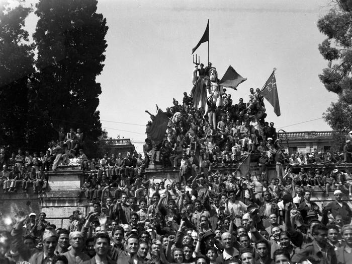 La campagna elettorale - Folla in piazza del Popolo a Roma per una manifestazione repubblicana (foto: ANSA)