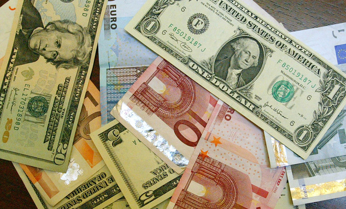 L'euro è stabile in avvio a 1,0766 dollari