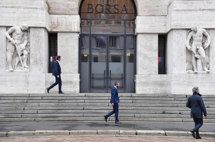 Borsa: male Milano (-0,6%), in rialzo le banche, corre Stm - Economia