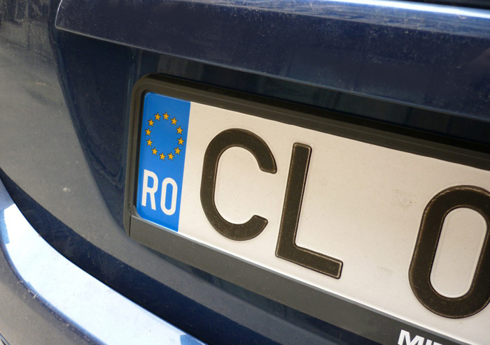 Auto con targa estera: dal 21 marzo 2022 c'è il nuovo registro
