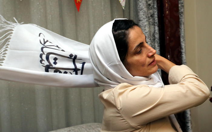 Nasrin Sotoudeh picchiata e arrestata al funerale di Armita