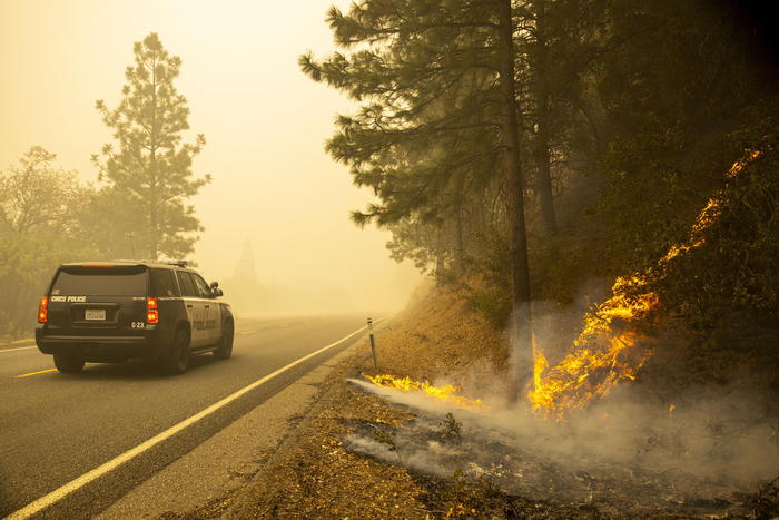 California, incendi: almeno 10 i morti - Ultima Ora
