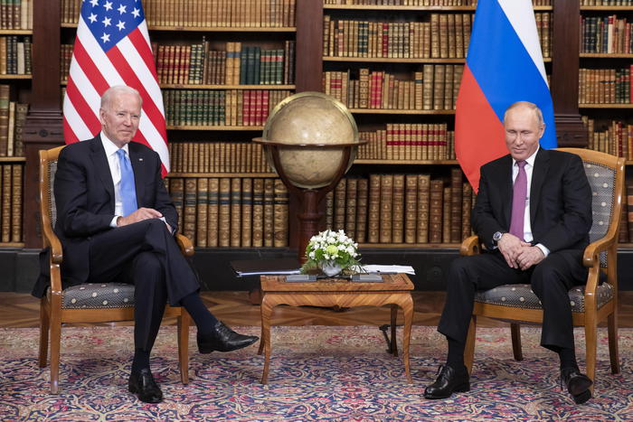 Iniziato il vertice virtuale tra Biden e Putin - Ultima Ora