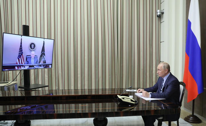Biden avverte Putin, se attacca Ucraina sanzioni mai viste - Ultima Ora