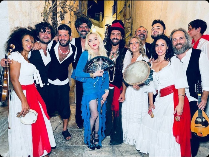 Madonna A Ostuni Canta Bella Ciao Cibo Locale E Tamburello Puglia Ansa It