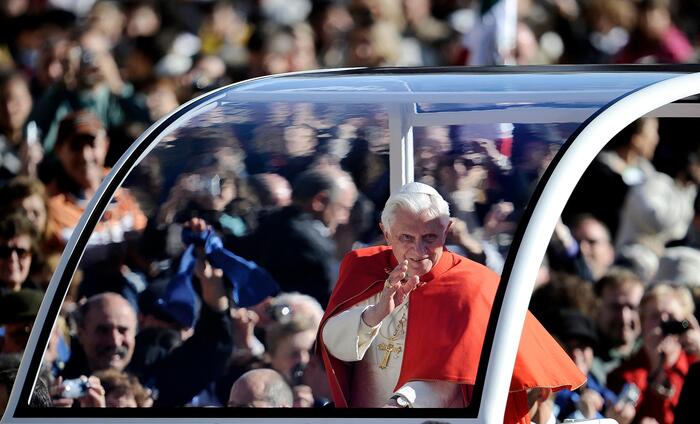 Morre Papa Emérito Bento XVI, missa fúnebre 5 de janeiro – ao vivo – especial