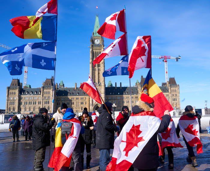 Covid: Canada, ultimatum polizia a manifestanti a Ottawa