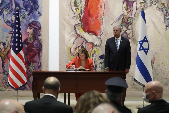 Israele: Nancy Pelosi alla Knesset, lavoriamo per la pace