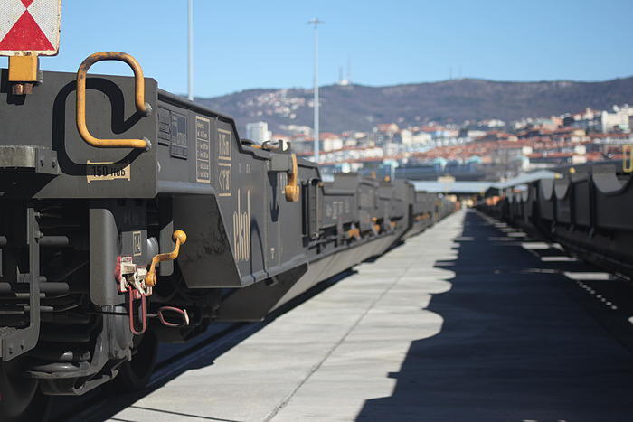 Porti: 1/o approdo DFDS e primo treno Ekol a HHLA PLT Italy - Economia