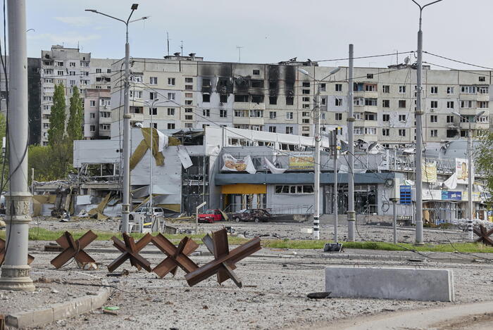 Ukraina, Kiev: ‘Bom cluster dan fosfor di atas Dnipropetrovsk’.  Mariupol, Rusia memblokir pintu keluar dari Azovstal – Mondo