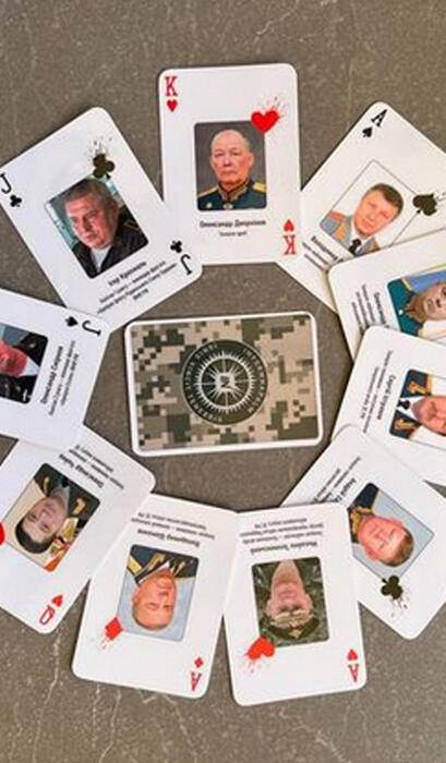 Kiev, create le carte da gioco con i generali russi ricercati