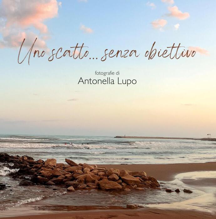 Antonella Lupo, "Uno scatto senza obiettivo" (Ed. Thule) - di Gaetano Celauro