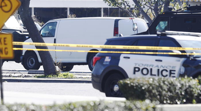 Due sparatorie in California, 10 morti. Individuato il killer