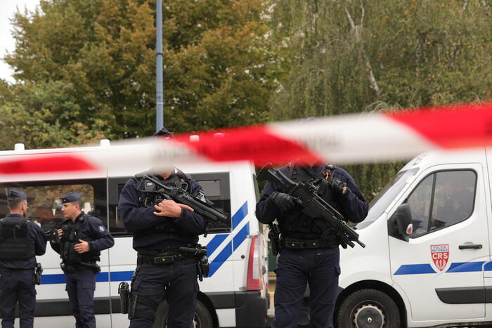 Francia: madre e 4 figli morti in casa, si cerca il padre