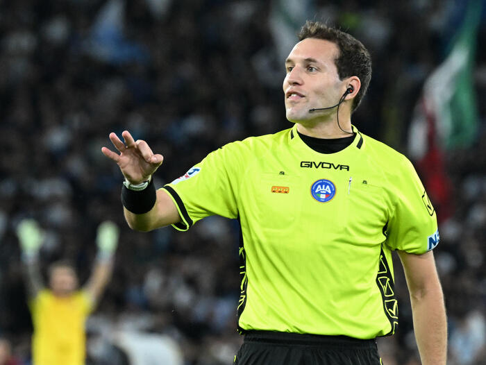 Soccer: Roma GM defends Mourinho