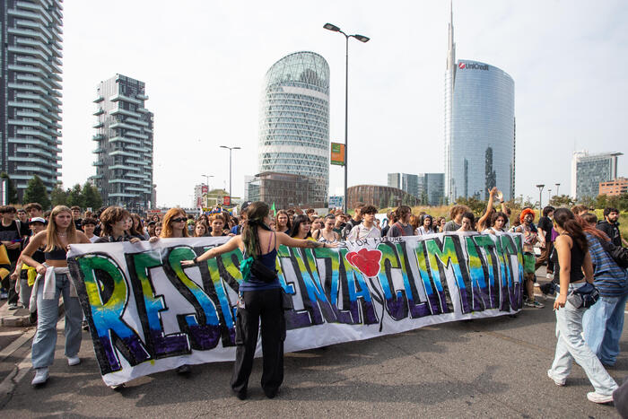 In Milan 200 students march for Fridays for Future – News