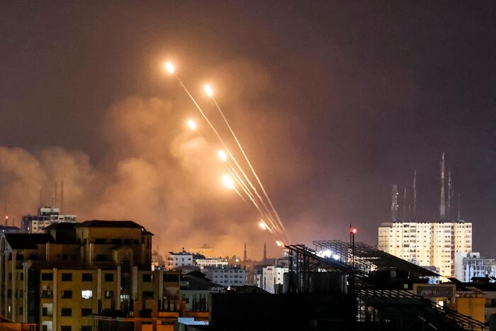 Israel is at war, bombs in Gaza.  “Americans and Germans among the kidnapped” – News
