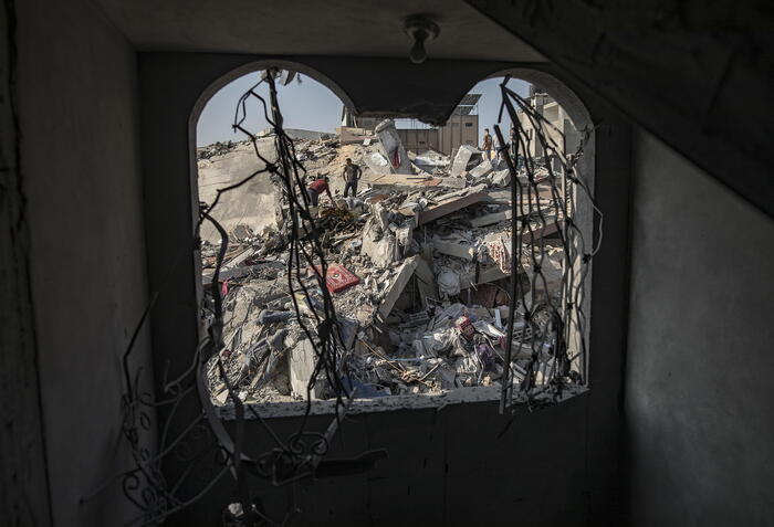 Attacco aereo su campo profughi a Gaza, almeno 25 morti