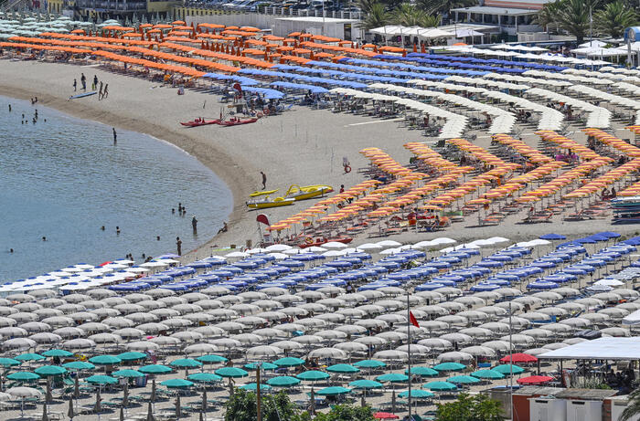 UE envia cartas de infração a Roma sobre resorts de praia e pagamento único – Notícias