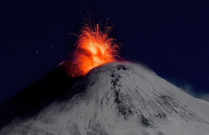 Etna puts on a lava show