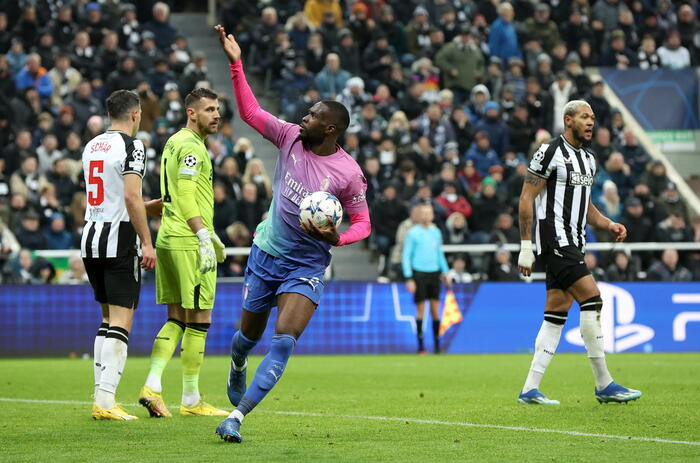 Champions: Newcastle – Milan 1-2 and Atletico Madrid – Lazio 2-0.  The Rossoneri in the European League – Football