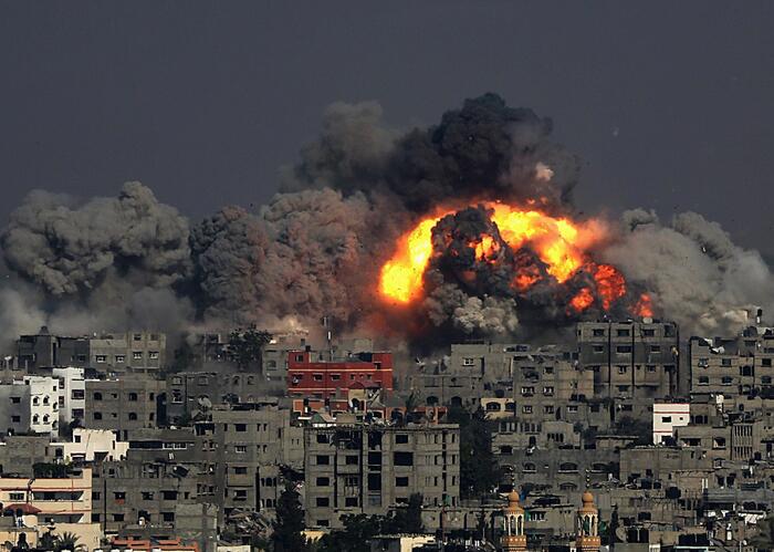 Media palestinesi, intensi bombardamenti su Striscia di Gaza