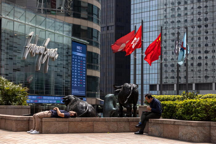 Borsa: l'Asia chiude contrastata, pesano tensioni geopolitiche