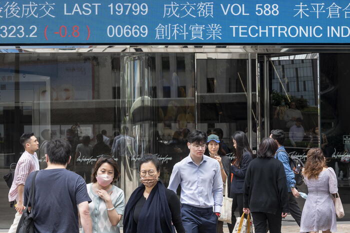 Borsa: Hong Kong positiva, apre a +0,20%