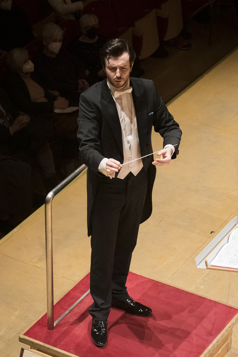 Martijn Dendievel dirige l'Orchestra del Comunale di Bologna
