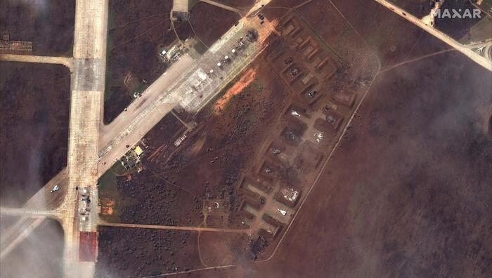 Kiev, “Russian Saki Air Base struck in Crimea” – breaking news